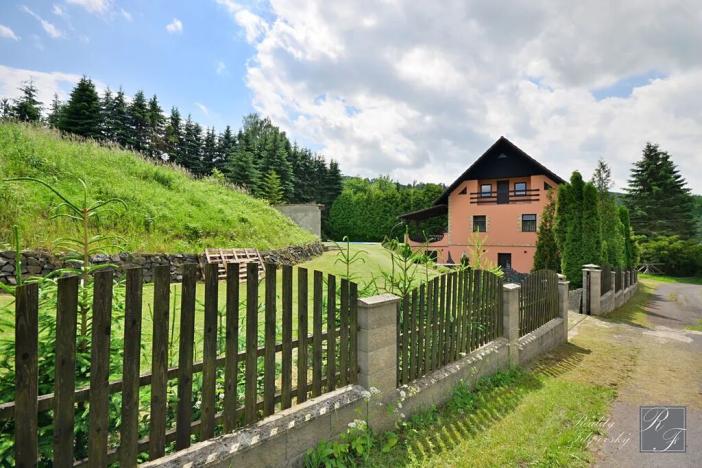 Prodej rodinného domu, Valkeřice, 270 m2