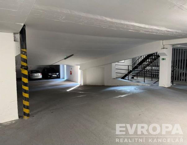 Prodej garážového stání, Praha - Podolí, Pod Klaudiánkou, 13 m2