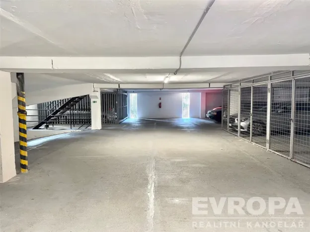 Prodej garážového stání, Praha - Podolí, Pod Klaudiánkou, 14 m2