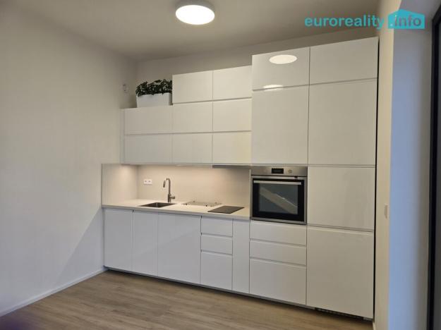 Pronájem bytu 1+kk, Praha - Smíchov, U Lihovaru, 29 m2