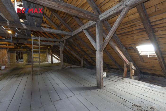 Prodej komerční nemovitosti, Dašice, náměstí T. G. Masaryka, 2490 m2