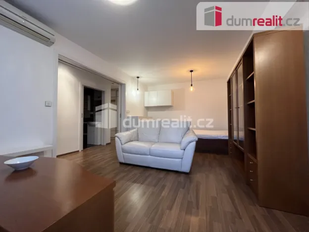 Pronájem bytu 1+1, Kralupy nad Vltavou, sídl. Hůrka, 41 m2