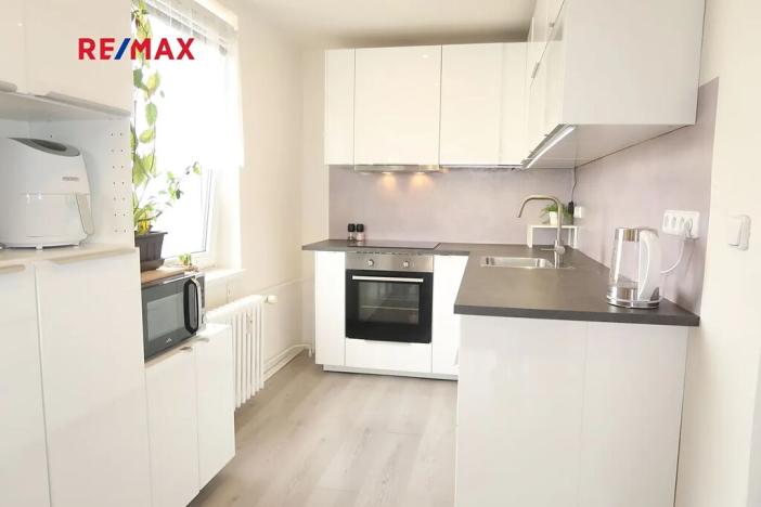 Pronájem bytu 2+kk, Praha - Malešice, U krbu, 51 m2