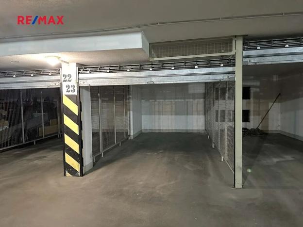 Pronájem garáže, Praha - Košíře, Zahradníčkova, 18 m2