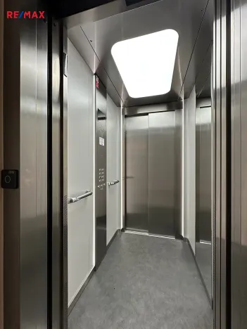 Pronájem garáže, Praha - Košíře, Zahradníčkova, 18 m2