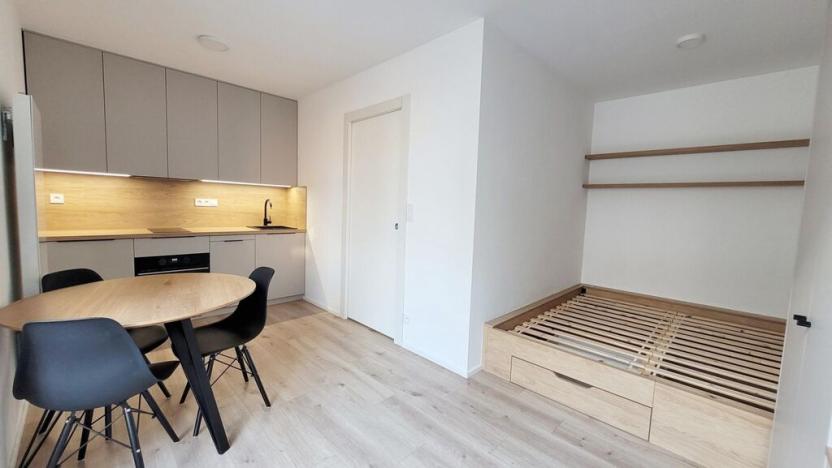 Pronájem bytu 1+kk, Praha - Strašnice, Strančická, 33 m2