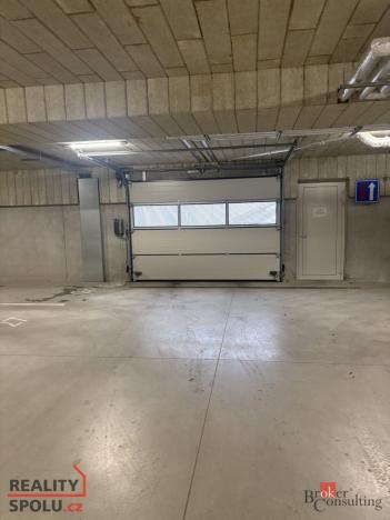 Pronájem garážového stání, Plzeň - Jižní Předměstí, Měděná, 12 m2