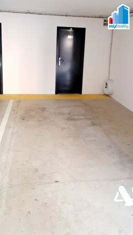 Pronájem garážového stání, Plzeň - Jižní Předměstí, Na Jíkalce, 15 m2