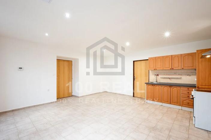 Pronájem bytu 2+kk, Nechanice, Husovo nám., 61 m2