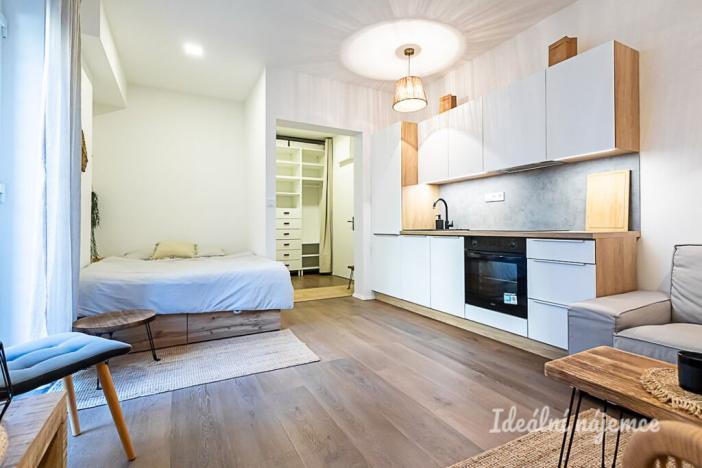 Pronájem bytu 1+kk, Praha - Hlubočepy, Pod Žvahovem, 28 m2