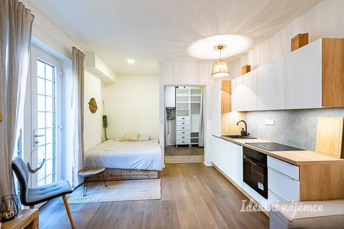 Pronájem bytu 1+kk, Praha - Hlubočepy, Pod Žvahovem, 28 m2