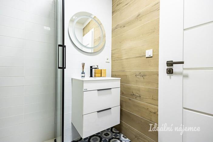 Pronájem bytu 1+kk, Praha - Hlubočepy, Pod Žvahovem, 28 m2