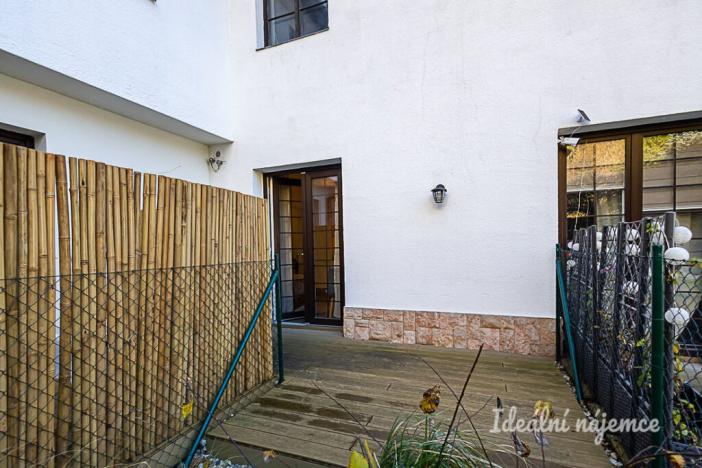 Pronájem bytu 1+kk, Praha - Hlubočepy, Pod Žvahovem, 28 m2