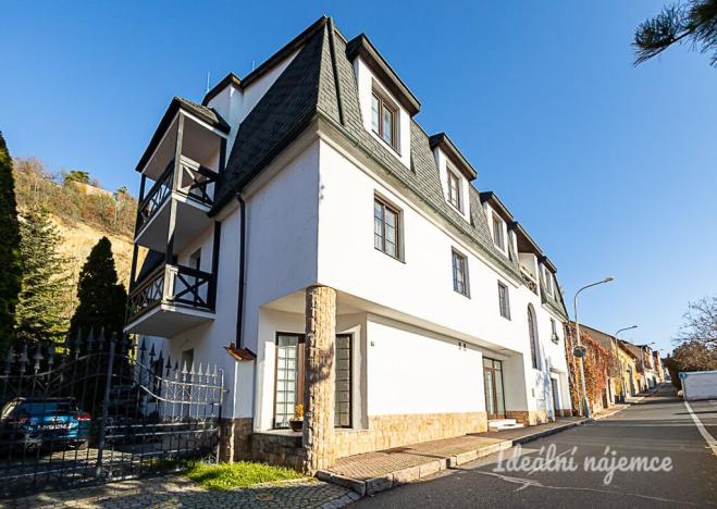 Pronájem bytu 1+kk, Praha - Hlubočepy, Pod Žvahovem, 28 m2