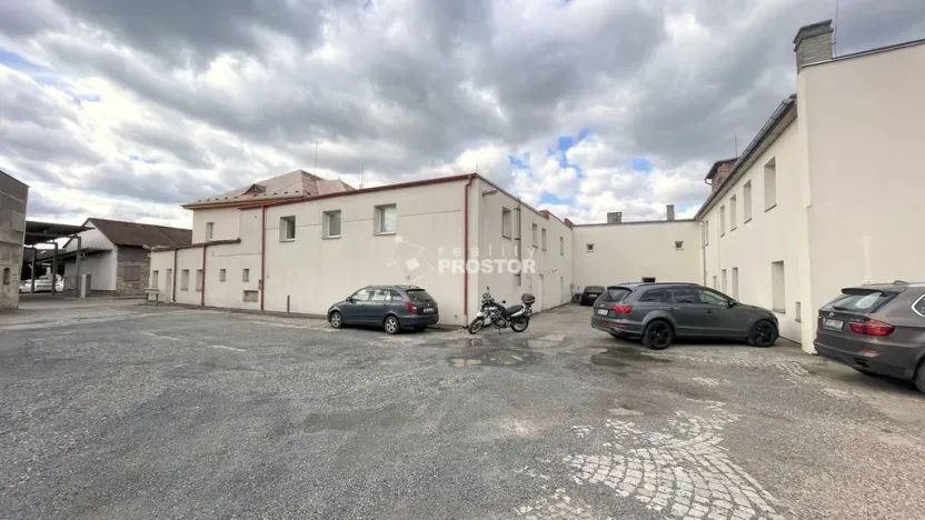 Pronájem obchodního prostoru, Jirny, Tovární, 350 m2