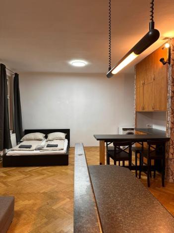 Pronájem bytu 2+kk, Praha - Žižkov, Husinecká, 75 m2