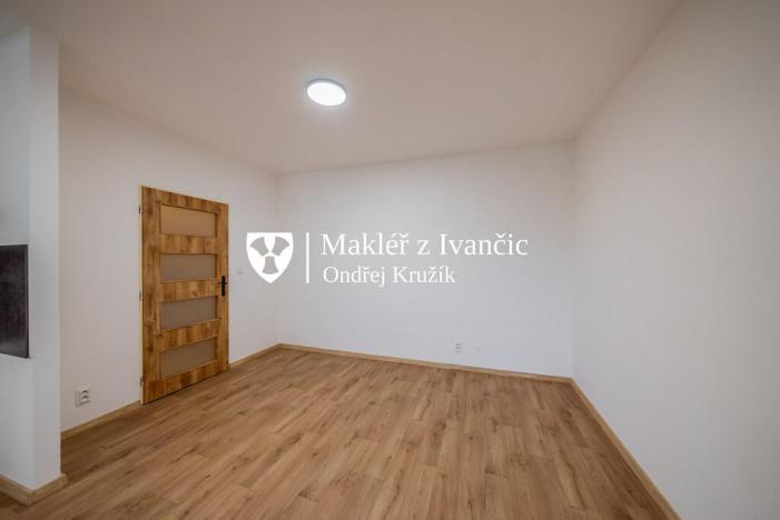 Prodej bytu 1+kk, Dolní Kounice, Masarykovo náměstí, 35 m2