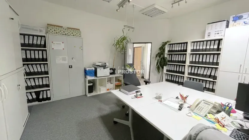 Pronájem obchodního prostoru, Jirny, Tovární, 631 m2