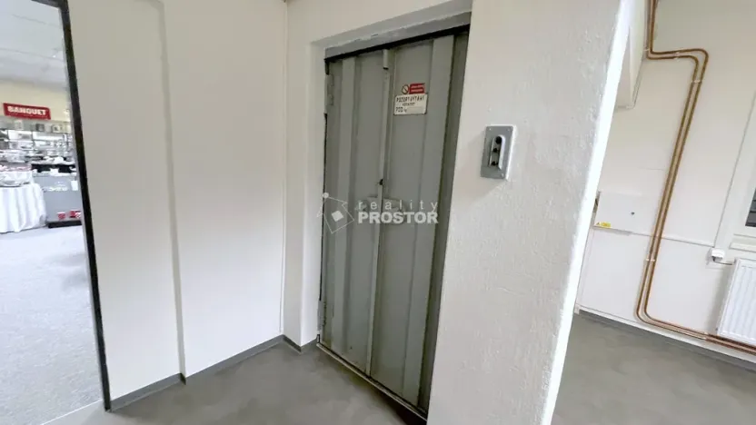 Pronájem obchodního prostoru, Jirny, Tovární, 631 m2