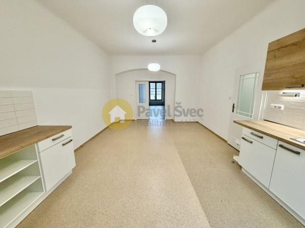 Pronájem bytu 2+kk, Strakonice - Strakonice I, Velké náměstí, 60 m2