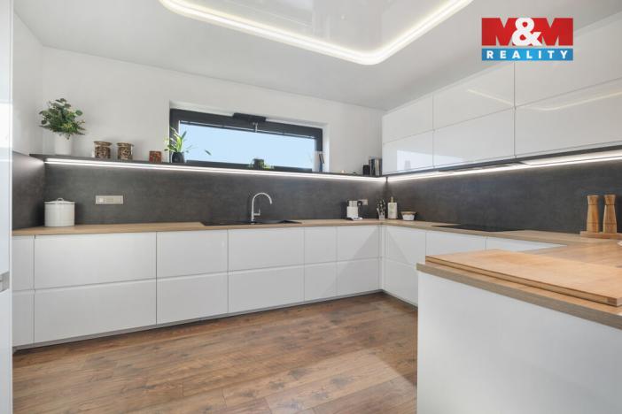 Prodej rodinného domu, Loukovec, 213 m2