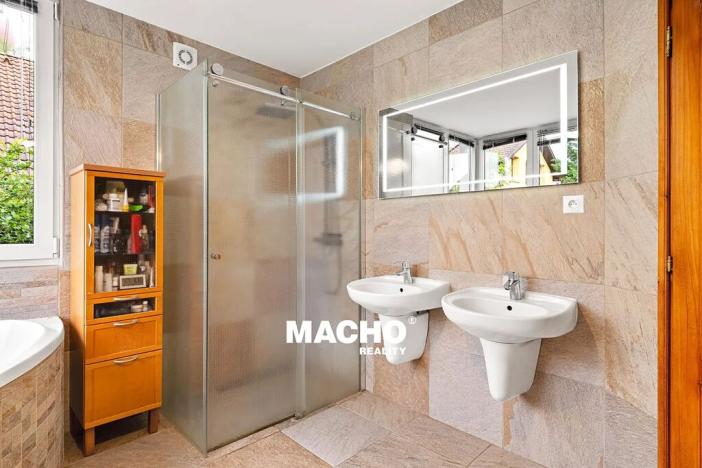 Prodej rodinného domu, Řitka, U vodojemu, 333 m2