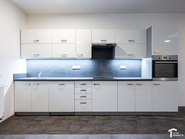 Pronájem bytu 2+kk, Pardubice - Zelené Předměstí, Sladkovského, 90 m2