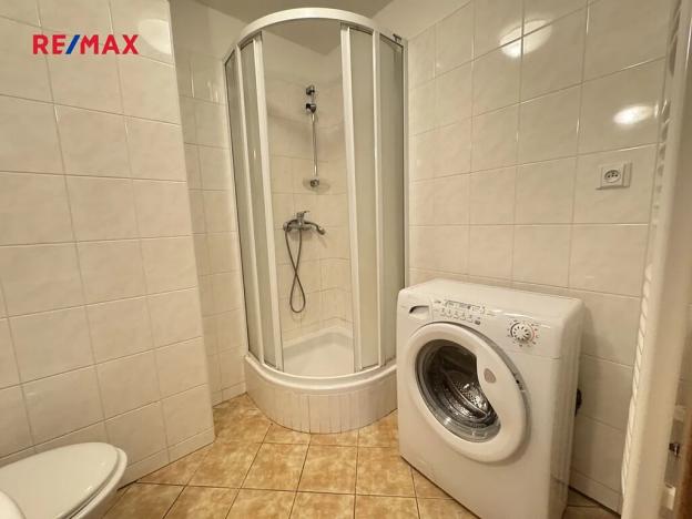 Pronájem bytu 1+kk, Praha - Holešovice, Osadní, 33 m2