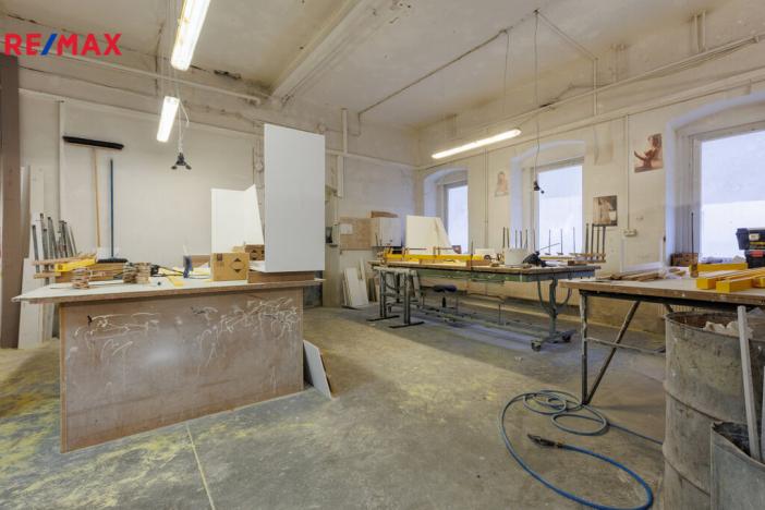 Prodej výrobních prostor, Karlovy Vary - Rybáře, Sokolovská, 1766 m2