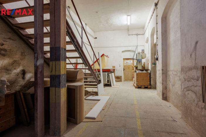 Prodej výrobních prostor, Karlovy Vary - Rybáře, Sokolovská, 1766 m2