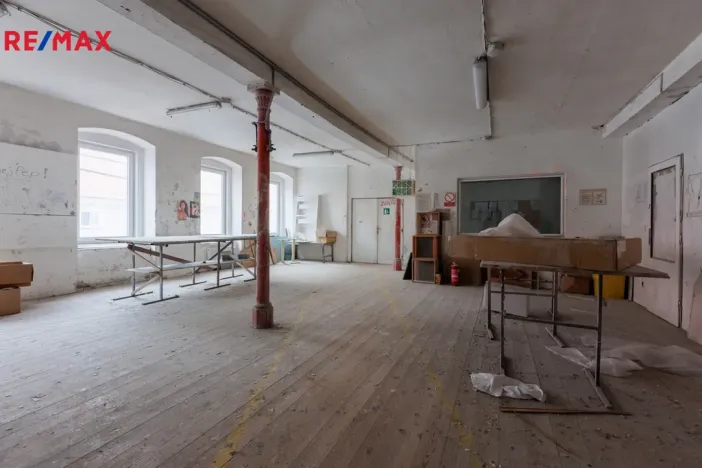 Prodej výrobních prostor, Karlovy Vary - Rybáře, Sokolovská, 1766 m2