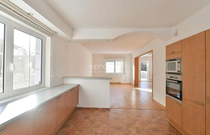 Pronájem vily, Praha - Nebušice, 360 m2