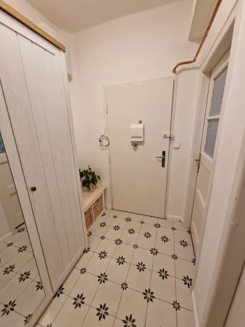 Pronájem bytu 2+kk, Praha - Smíchov, Křížová, 42 m2