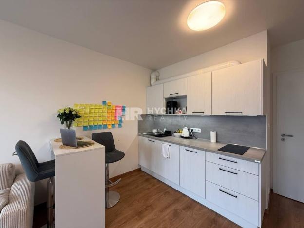 Pronájem bytu 1+kk, Praha - Třebonice, Thomasova, 32 m2