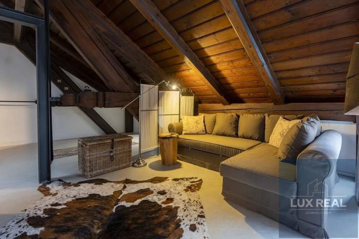 Prodej atypického bytu, Mikulov, Komenského, 164 m2