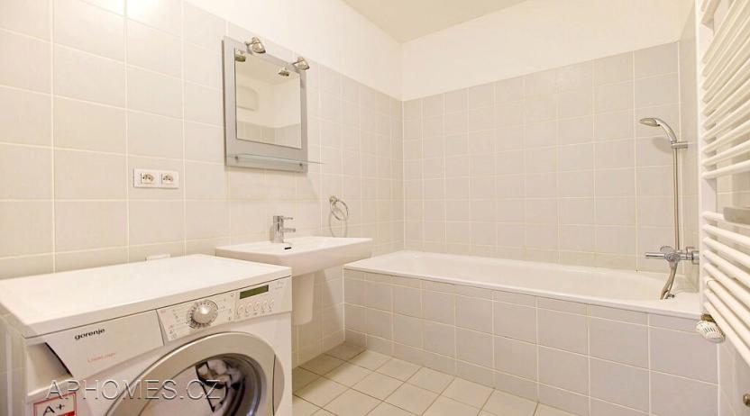 Pronájem bytu 2+kk, Praha - Holešovice, U Uranie, 70 m2