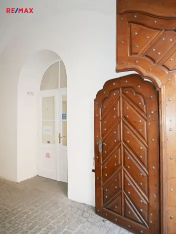 Pronájem obchodního prostoru, Praha - Malá Strana, Karmelitská, 115 m2