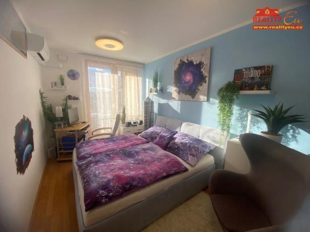 Prodej bytu 2+kk, Praha - Uhříněves, Nové náměstí, 57 m2