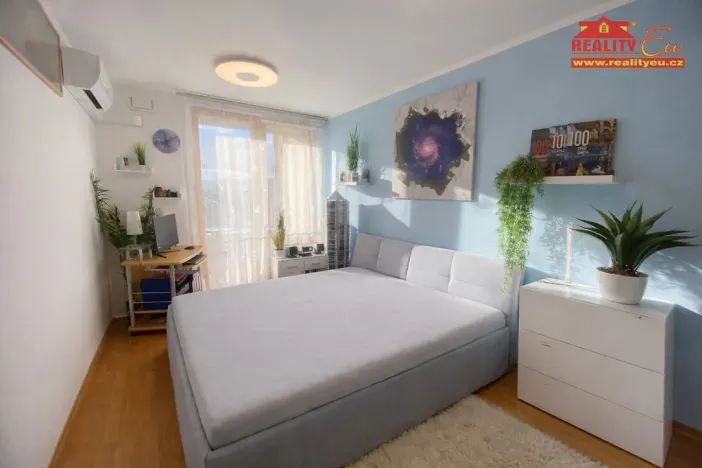 Prodej bytu 2+kk, Praha - Uhříněves, Nové náměstí, 57 m2