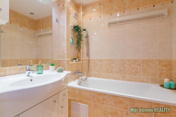 Pronájem bytu 3+1, Praha - Černý Most, Vybíralova, 77 m2