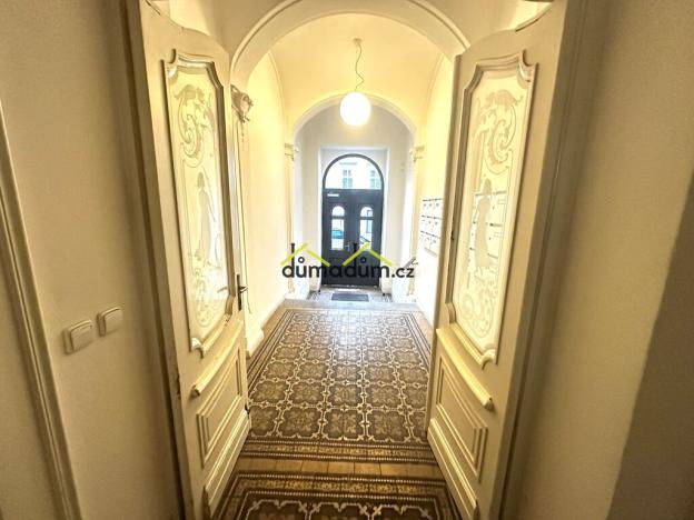 Pronájem kanceláře, Praha, Pernerova, 88 m2