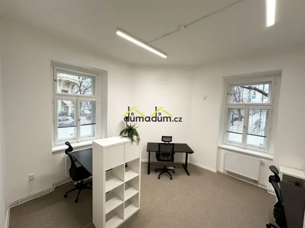 Pronájem kanceláře, Praha, Pernerova, 88 m2