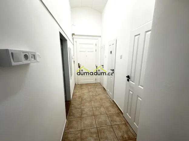 Pronájem kanceláře, Praha, Pernerova, 88 m2