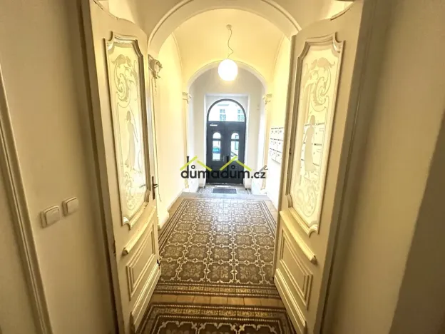 Pronájem kanceláře, Praha, Pernerova, 88 m2