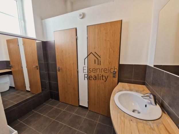 Pronájem kanceláře, Hradec Králové - Nový Hradec Králové, Na Brně, 250 m2