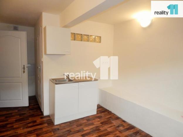 Pronájem bytu 1+kk, Praha - Hrdlořezy, Českobrodská, 20 m2