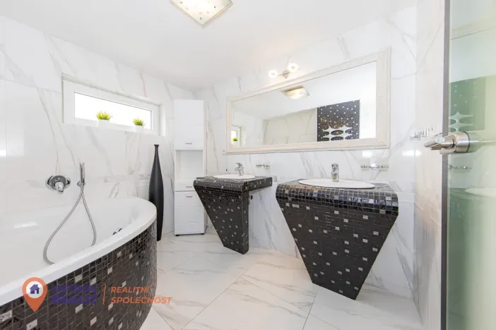 Prodej bytu 4+kk, Všemina, 72 m2