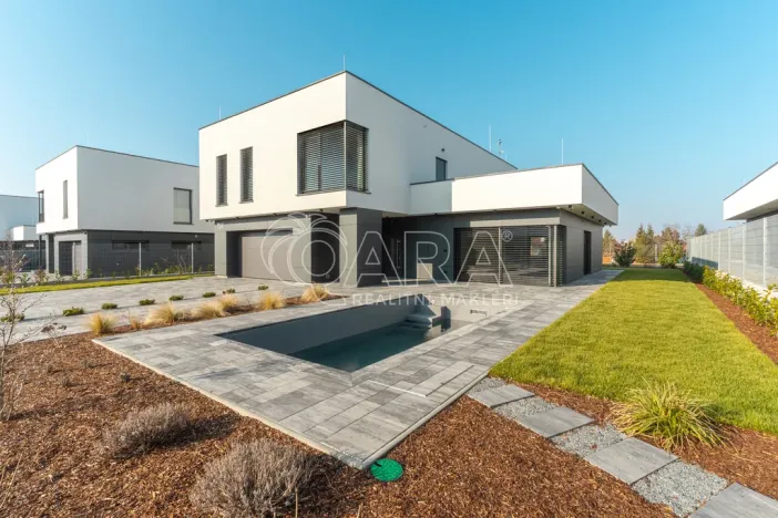 Pronájem rodinného domu, Vestec, V Lukách, 313 m2