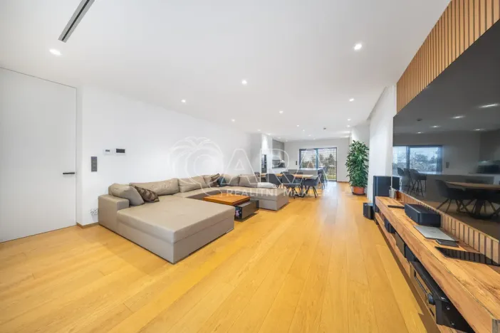 Pronájem rodinného domu, Vestec, V Lukách, 313 m2