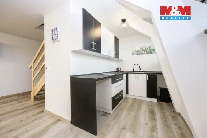 Prodej obchodního prostoru, Zvole, 1860 m2